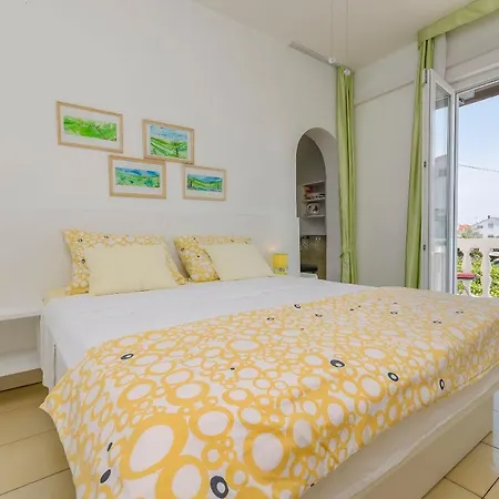 Appartement And On The *