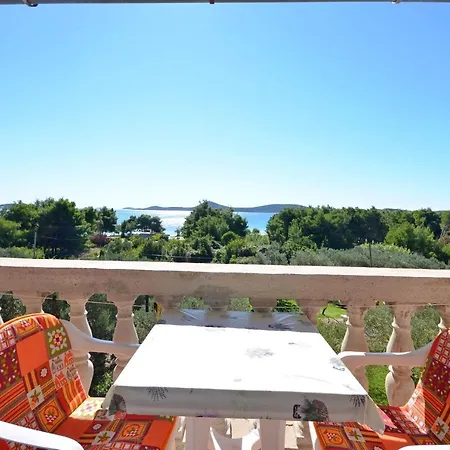 Apartamento And On The