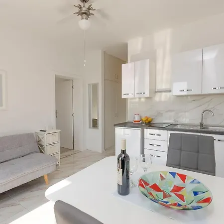And On The Appartement Vodice