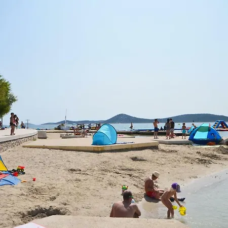 And On The Apartamento