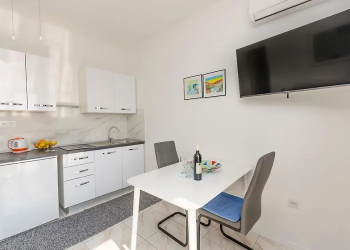 And On The Apartamento