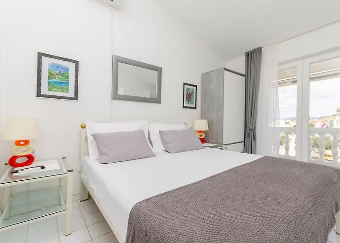 And On The Apartamento