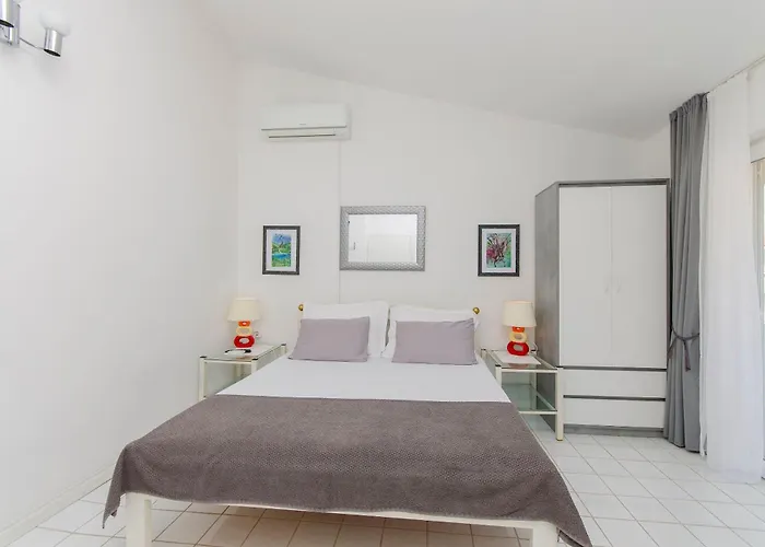 And On The Apartamento